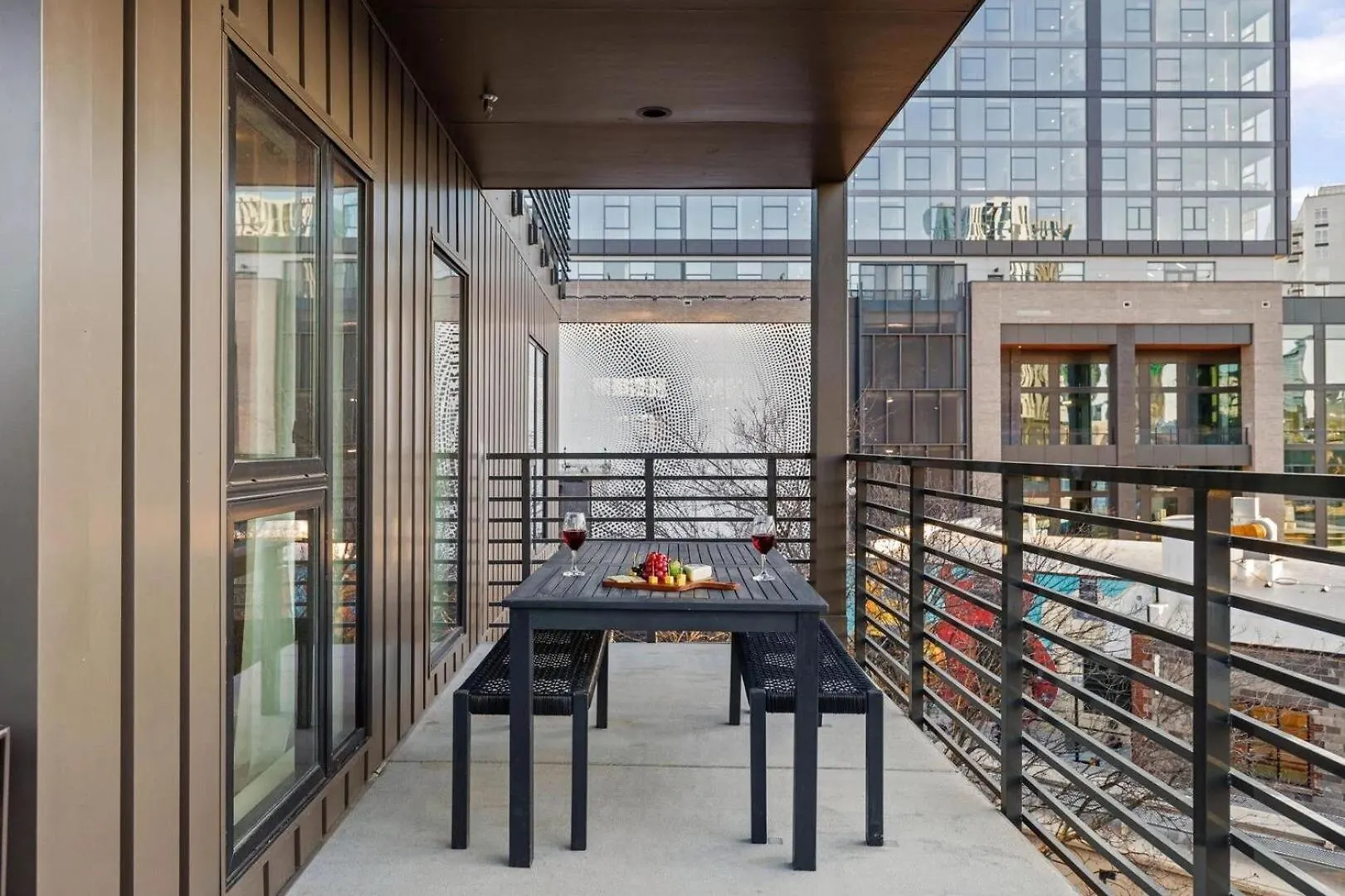 Villa Hyve - Tropical Penthouse - Pool & Gym Nashville