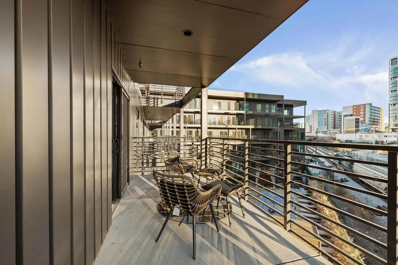 Villa Hyve - Tropical Penthouse - Pool & Gym Nashville